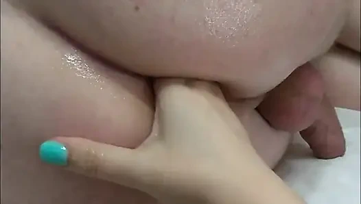 Karım yumruğuyla götümü sikiyor. Evde birinci şahıs videosu.kadın egemenliği. POV