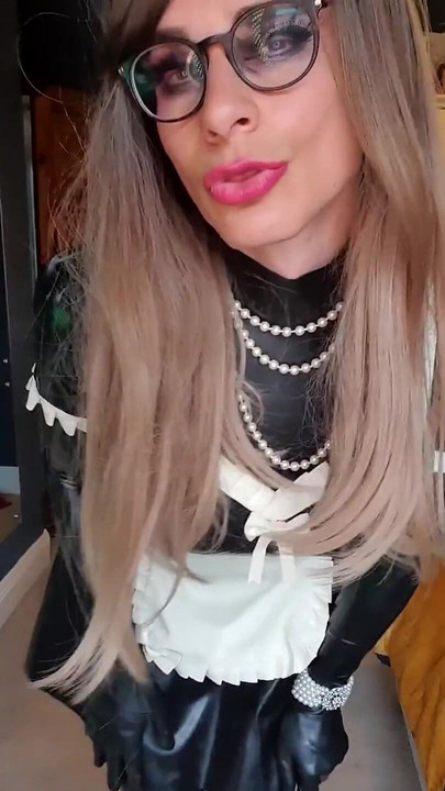 Layers of latex - French maid