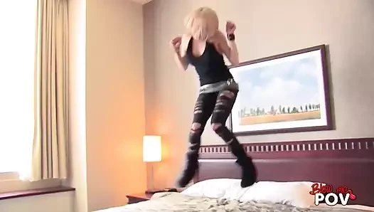 Cast porn video – BlowMePOV - 98 pounds of pure sex !