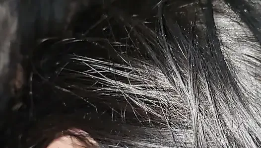Gerçek orta yaşlı seksi kadın bar tuvaletlerinde sakso çekiyor ve yarak alıyor