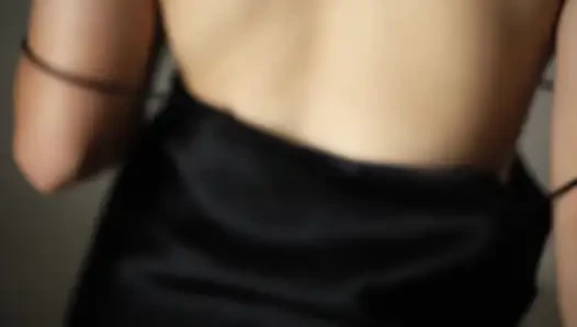 Gadis Indonesia yang halus dan seksi berganti baju