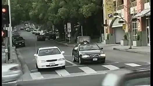 Seksi piliç götten yarak alan 2 yarak emen adam tarafından sikiliyor