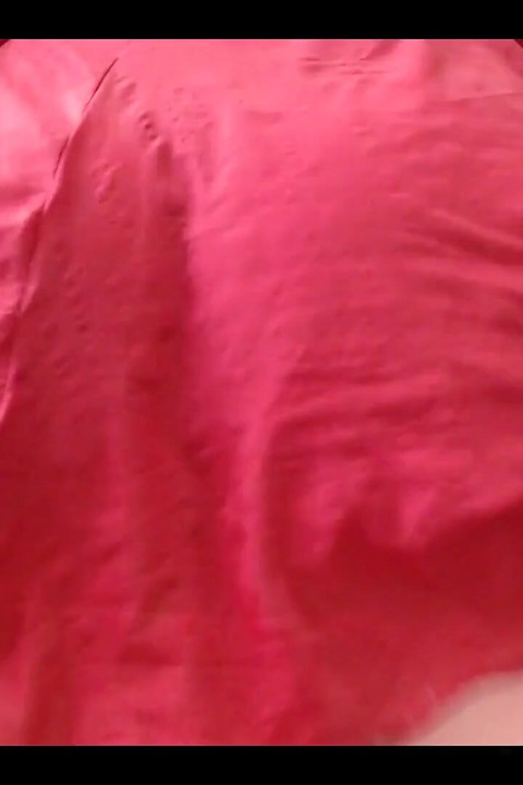 Cris bathory ama giocare con le sue tette, le sue tette si adattano tutto in bocca?