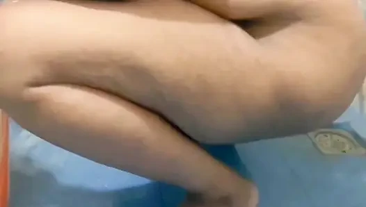 Hintli tamil iri güzel evli kadın Maya seks sonrası çıplak banyo yıkama ve yavaş sari giyinirken azdırıyor