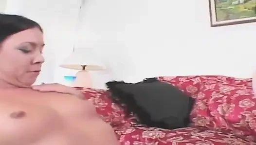 Зрелые крошки-брюнетки пальцами и лижут до взрывоопасных оргазмов