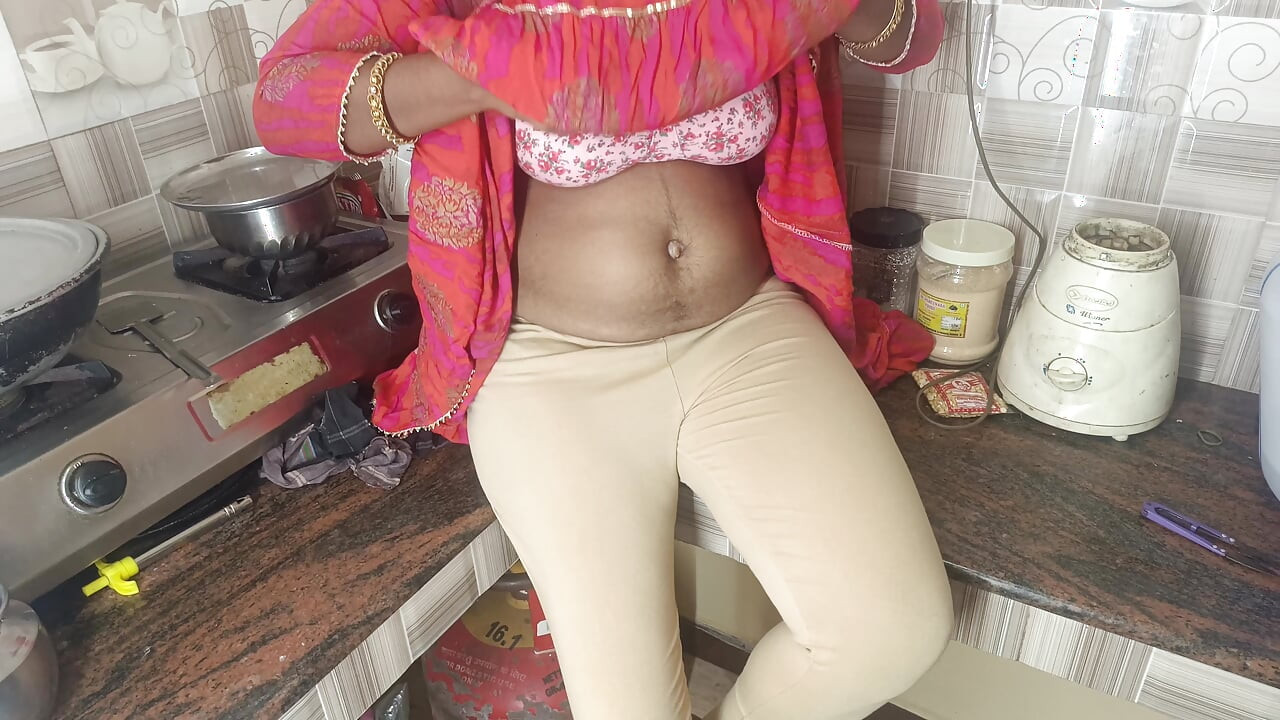 गृहिणी घर का बना रसोई चुदाई