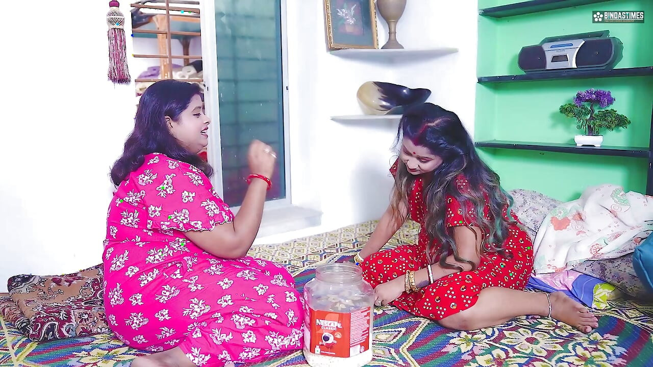Two Desi & Horny Bhabhi StarSudipa & Mampi Fuck Two Delivery Boy when their Husband Not at Home ( Hindi Audio )