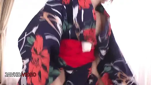 Sultry Asian beauty Kaori Maeda takes charge giving intense double blowjobs