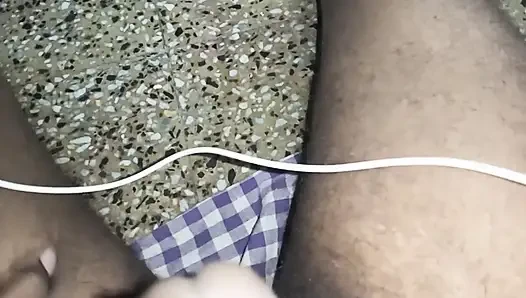 Baldızım Hintli desi yarağımı öperek emiyor