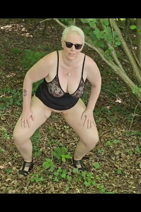 Легковажна прогулянка, секс і піся