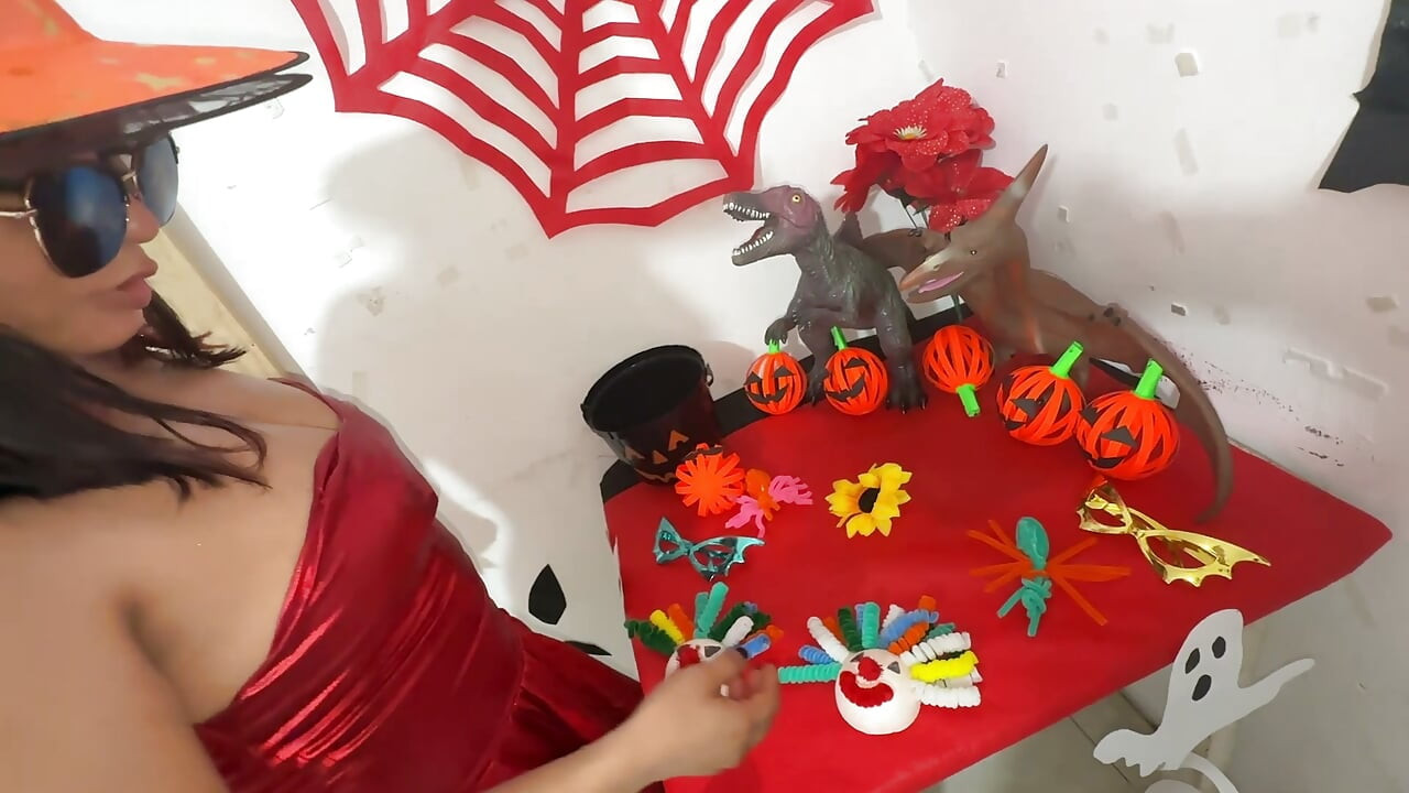 HALLOWEEN ACCESSORIES VENDOR IN ACTION WITH A CUSTOMER. INTENSE BLOWJOB, DOGGY STYLE, MISSIONARY, AND COWGIRL POSITION