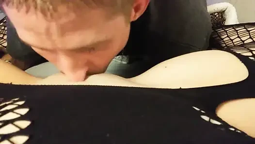 Alex лижет киску Addy