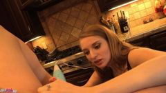 Gadis lesbian berhubungan seks dengan tongkat ajaib
