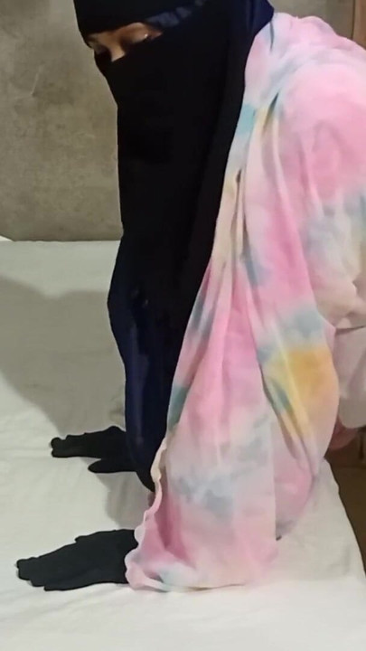 来自“戴头巾的女孩被后入式性交”的情感时刻