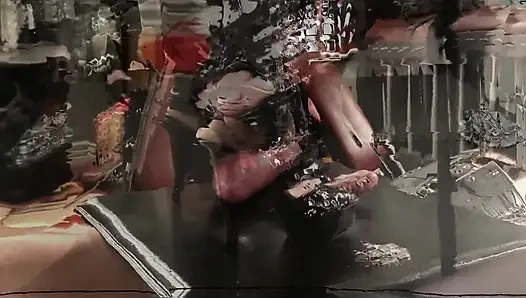 Раб запертый под столом топтания яиц и члена за издевательство над членом под обувью его госпожи