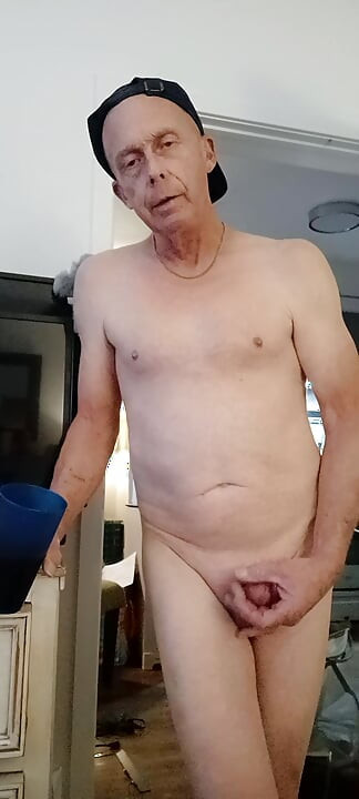 艾伦 b good 想要向 Everone 展示他的鸡巴有多小