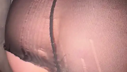 Girlfriend tries anal for the first time and I cum in her arse.