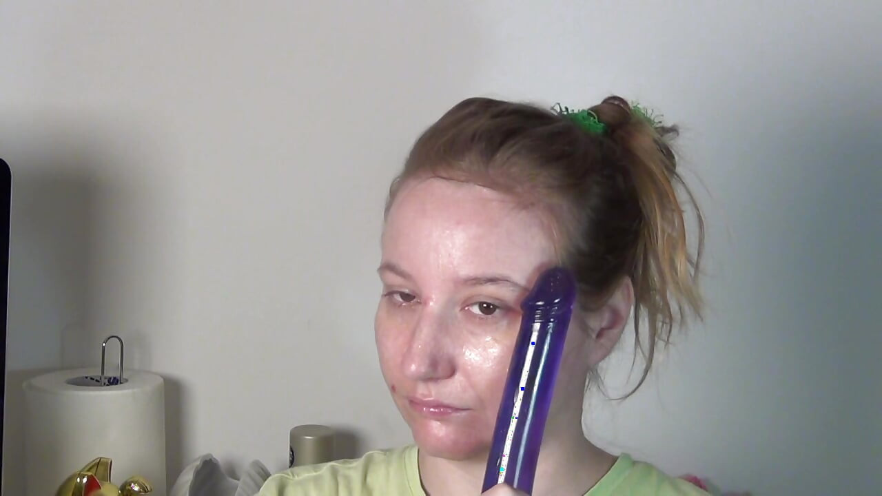 Face massage with dildo