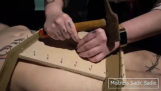 Cewek ini dientot habis-habisan pakai stoking fishhook dan jarum bagian 1