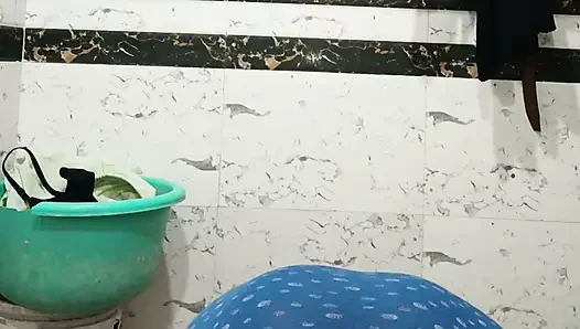 Priya bhabi güzel vücut gösterisi