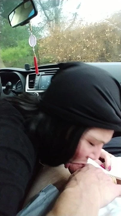 Hooker blowjob in the car