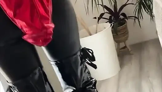 Berpakaian berjalan lateks bagian 1