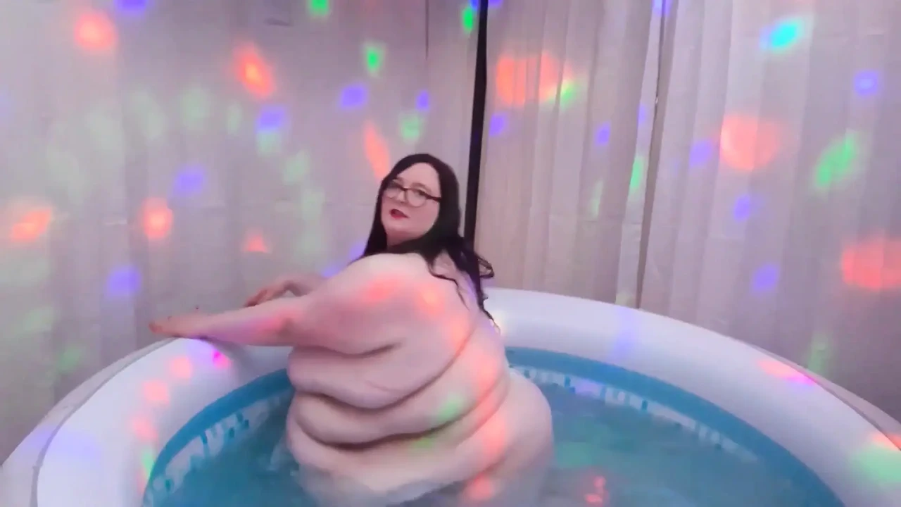 Bbw ssbbw lắc đít chơi với fupa bod