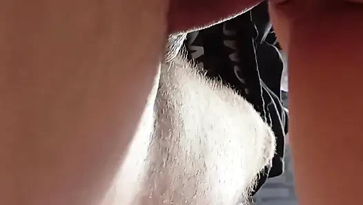 Aku bercinta dengan vagina di antara payudaraku dan di belakang punggungku