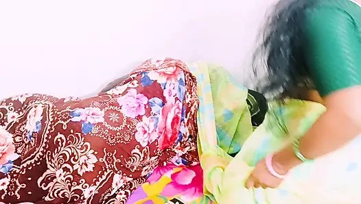 Hintli üçlü grup seks Hintli güzel ev hanımı husbend'i aldatıyor, husbend'in arkadaşını sikiyor. Telugu Adio.