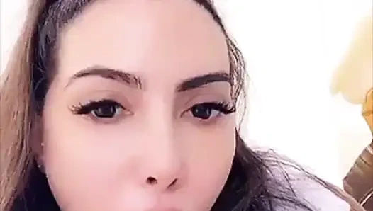 Большая задница тверкает и мастурбирует раком, от Lela Star