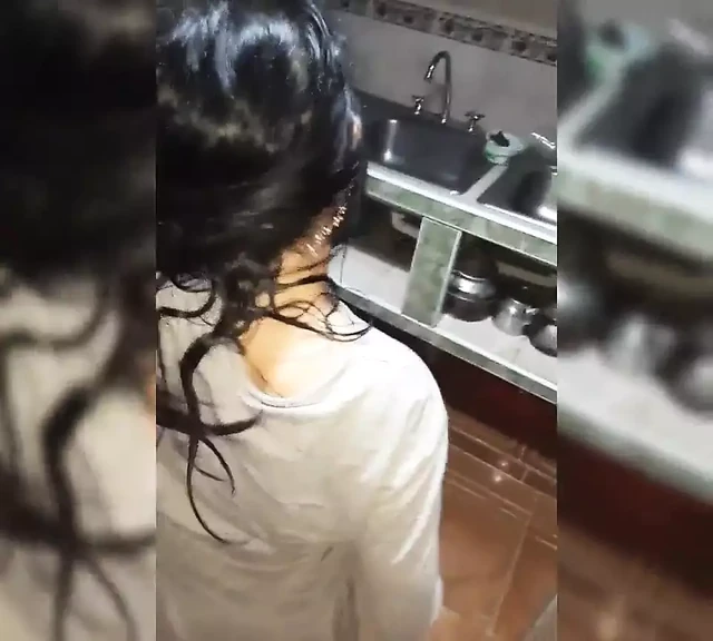 Мне не следовало Д.... Он застукал меня и забеременел