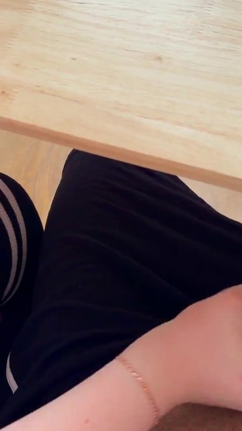 HIGH SCHOOLGIRL Handjob again in LITERATURE Class under the Table. | Clip 1