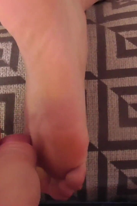 The Foot Wanker! Foot Fanatic Want Cream off Heavy on Teen Feet!