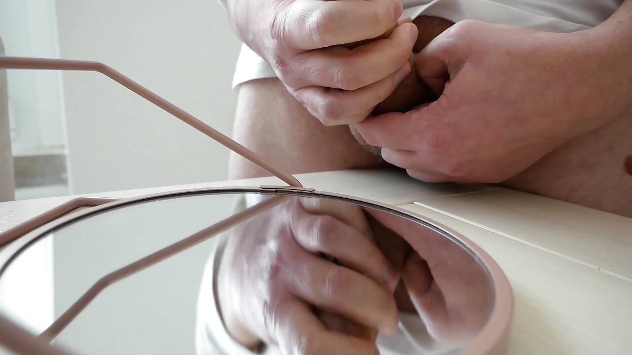 Я кінчаю 30 разів на дзеркало!