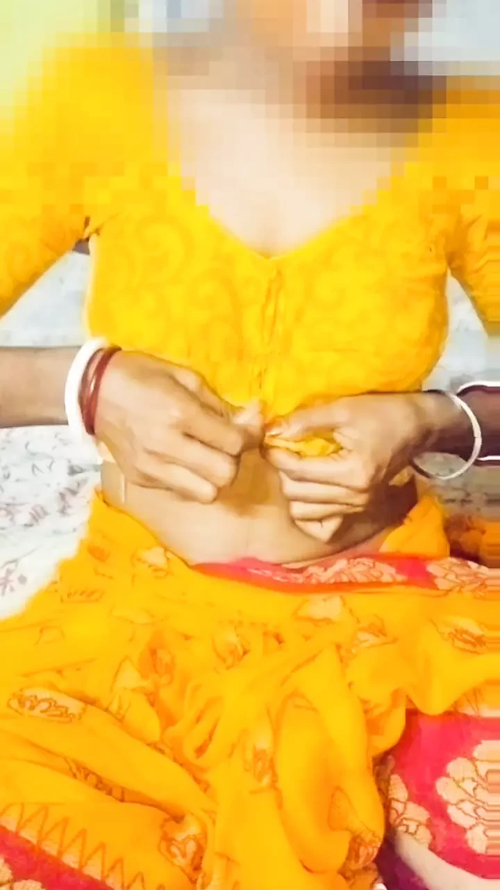 Indian horny bhabhi self satisfaction with big banana.