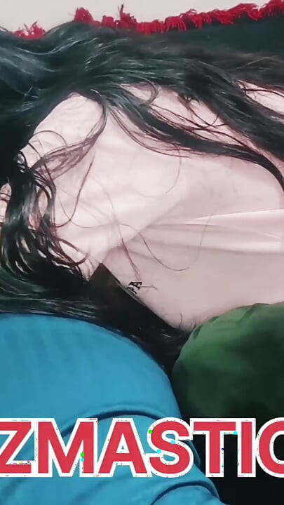 Bhabhi Ji menghisap zakar dengan baik