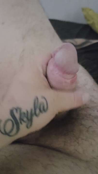 Masturbando la gran polla de mi prometido