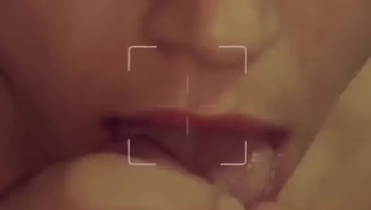 Kulup pov lagi asik nyepong kontol, istri binal yang aduhai