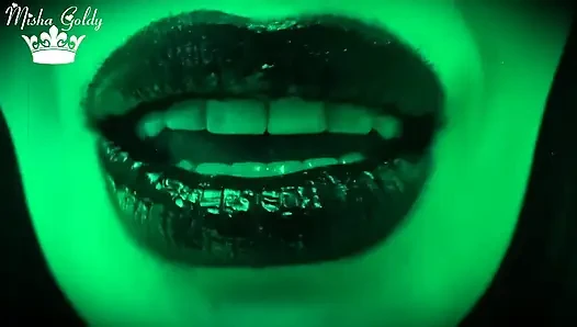 Hochglänzende schwarze lippen