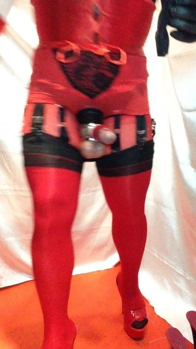 SISSY RED SHOW FUCK TOYS IN ASS SLUT