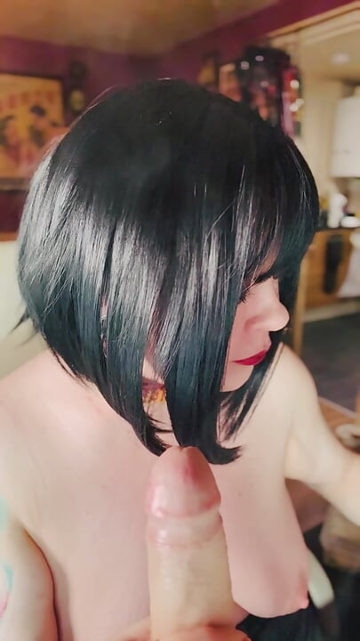 Ich wünschte, das war papis schwanz, dem ich einen rauchigen blowjob gegeben habe! Blowjob, dildolutschen, schwanzlutschen, rauchende raucherin