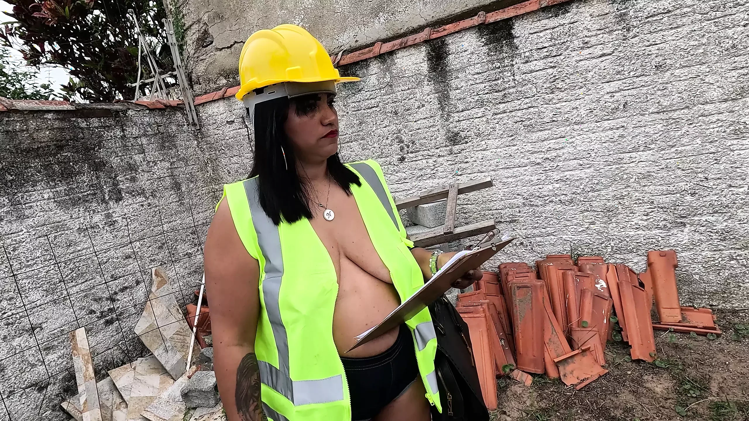 Práce a nadržená: Divoká masturbace architekta v plné práci!