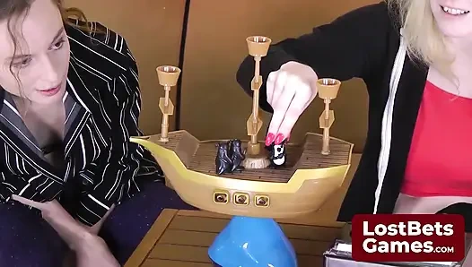 Striptiz korsan penguenleri oyun deneyimi hoş olmayanlardan çok uzakta