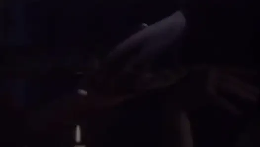 Seksi büyük memeli fahişe yatakta sert yarakla sikişiyor