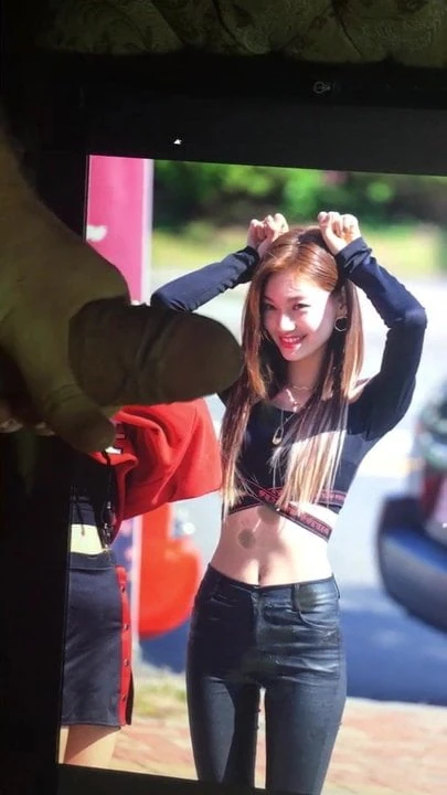 Weki meki doyeon počast spermi