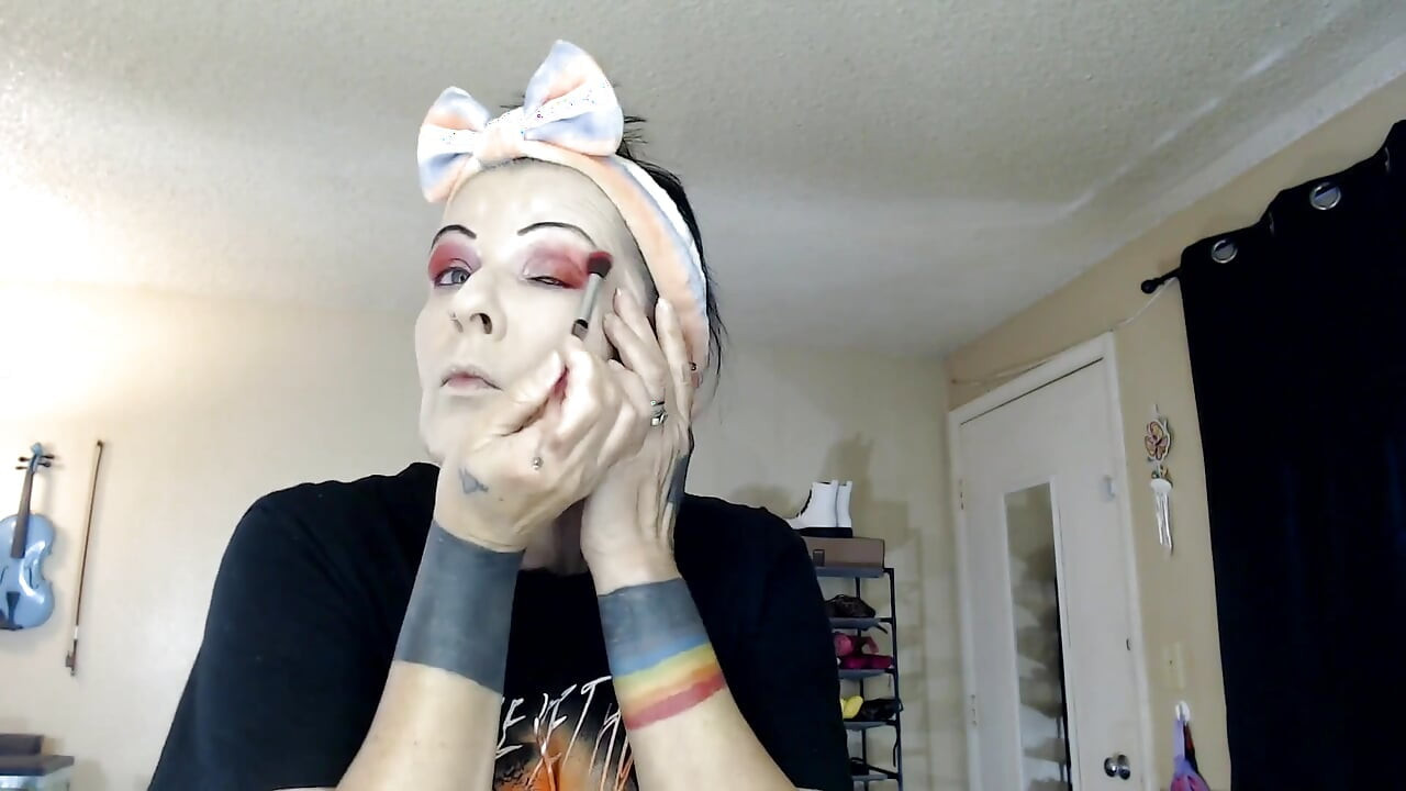 Quick Applied Mature Make up