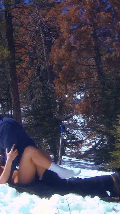 Mora da se vidi trenutak iz "Dnevna doža hardkor porno videa - molim te kao i prati"