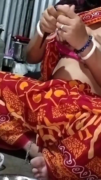 Key moment from "Sali jub soaur ghore se Jamai daa k ghor gaye tub Usko Ekela Ghorme Without Condom pe Choda"