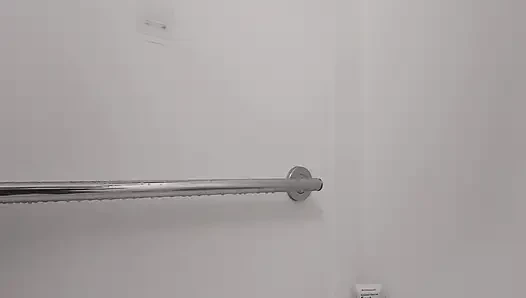 Мокрая киска, маленькая задница
