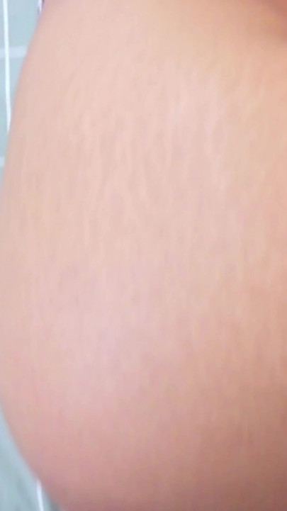 لحظة لا بد من مشاركتها من "مراهقة ماليزية بجسم ساخن جدا تتناك من الخلف. فيديو جنسي بأسلوب POV ".